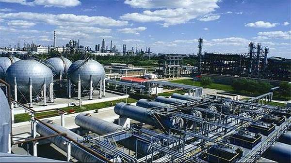 原油库存意外上升，难道减产的努力都白费了？(图1)