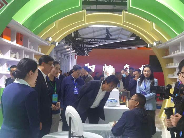 山西省副省长林红玉出席第三届山西特色专业镇投资贸易博览会 推动省际产业合作升级(图2)