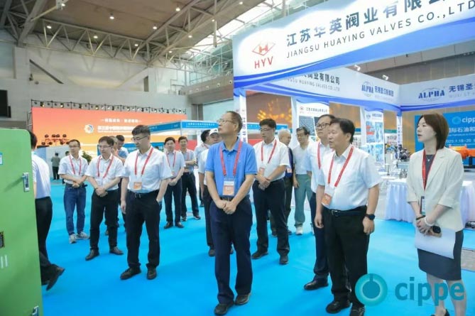 2025新疆国际石油和化工技术装备展今日开幕！500+名企云集共创丝路中亚能源新走廊！(图3)