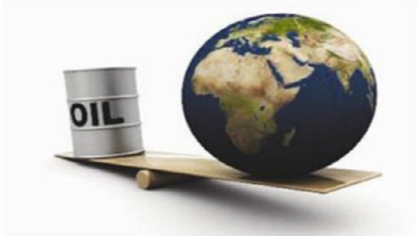 国际油价小幅下滑，库存高企难掩周线强劲涨势(图1)