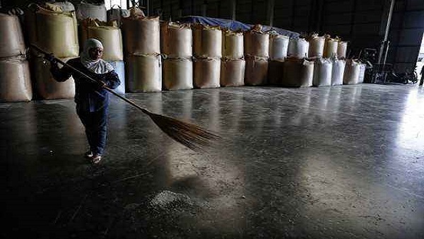 油价反弹乏力连跌四周，全球过剩难解何时见曙光？(图1)